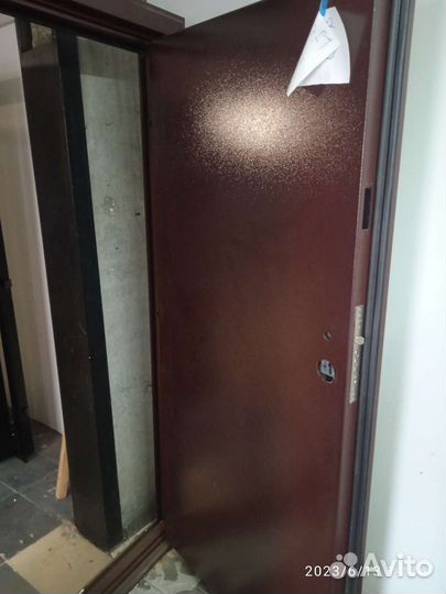 Двери входные б/у