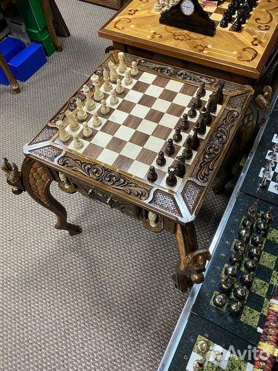 Шахматный стол ручной резьбы