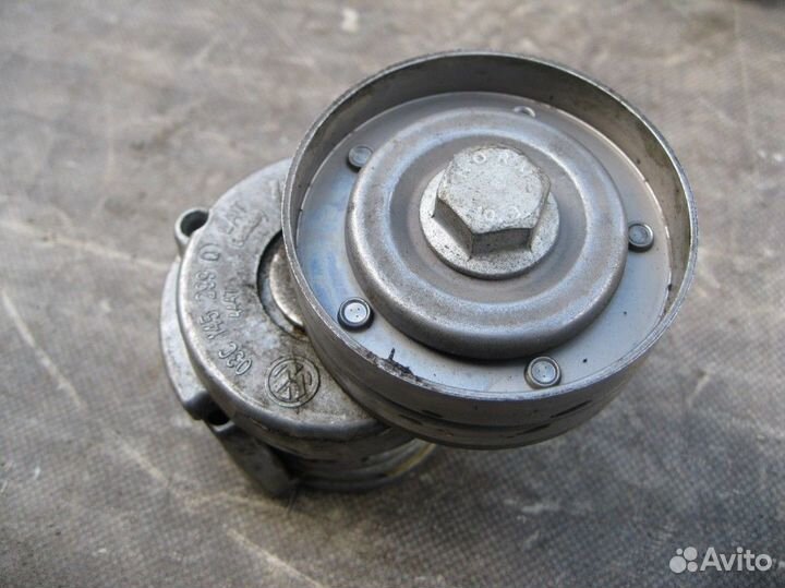 Фольксваген Гольф 6 Натяжитель приводного ремня