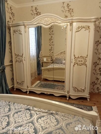 Продается спальный гарнитур,стулья, телевизионная