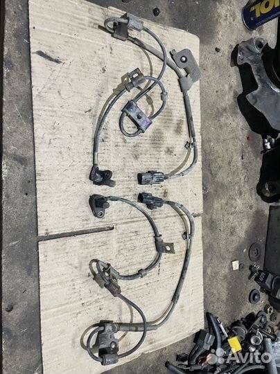 Датчик абс kia rio 2 левый