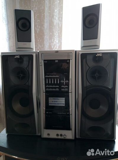 Музыкальный центр с караоке, тумба в подарок