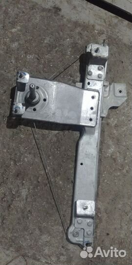 Задний левый стеклоподъемник Renault duster1