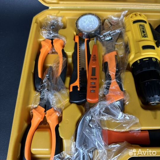 Шуруповерт Dewalt 26v с набором