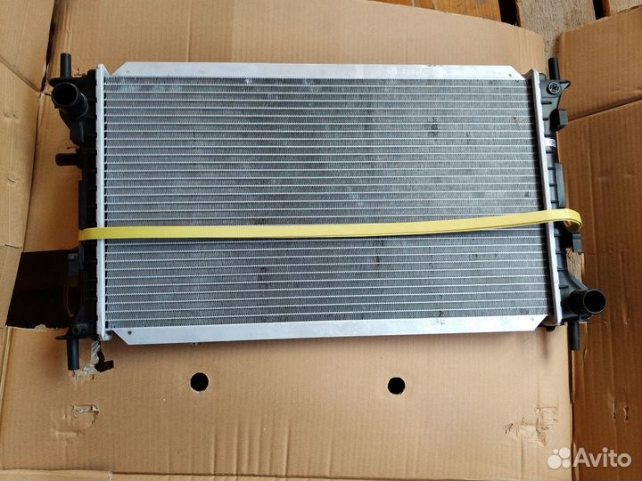 Радиатор охлаждения Ford Focus I