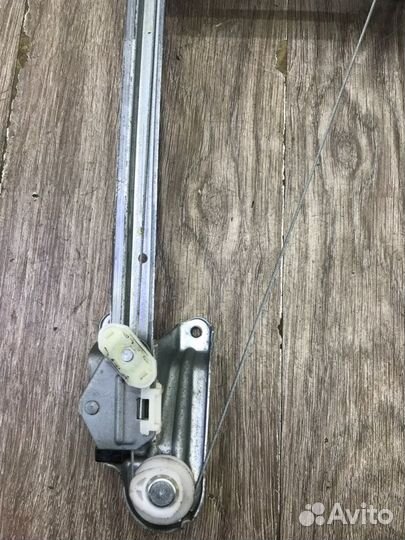 Стеклоподъемник задний правый Opel Zafira B