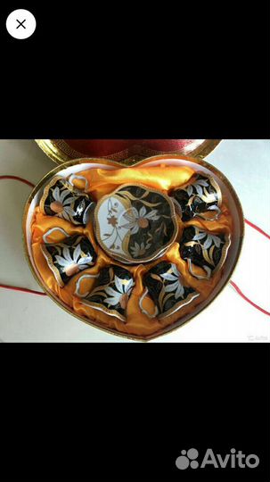 Кофейные чашки с блюдцами