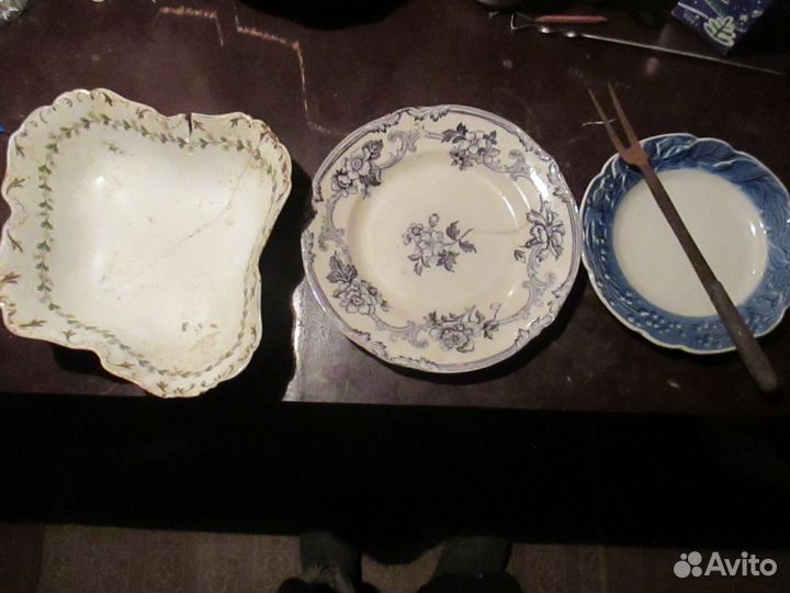 Дореволюционные тарелки и вилка
