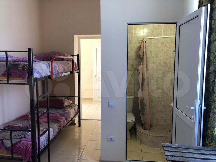 Комната 18 м² в 8-к., 2/2 эт.