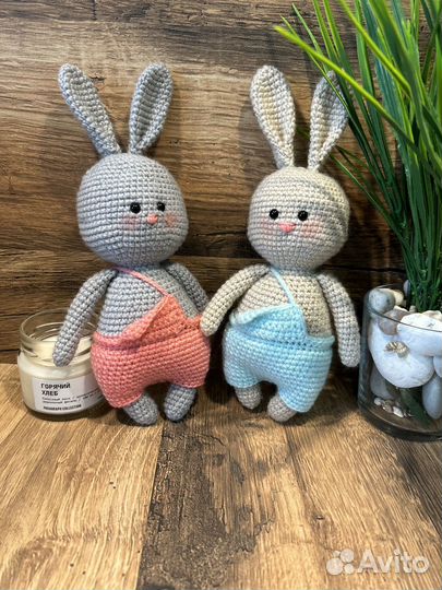 Вязанные игрушки зайчики