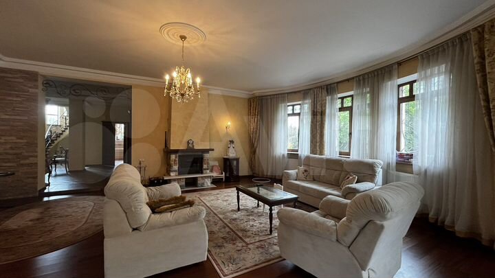 Коттедж 552 м² на участке 15 сот.