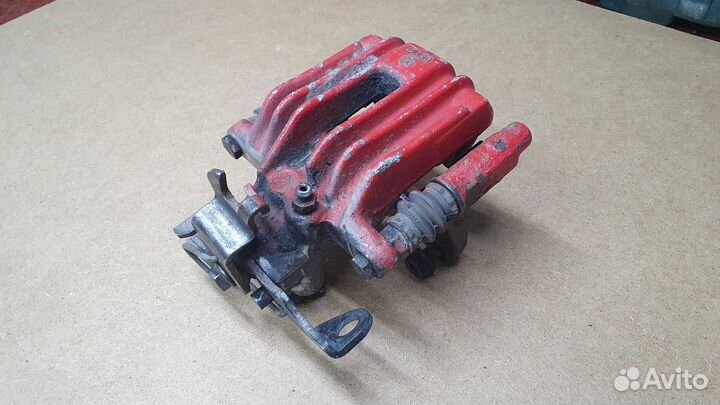 Суппорт со скобой задний audi a6 c5