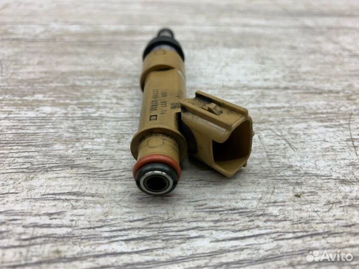 Форсунка топливная Toyota Avensis универсал