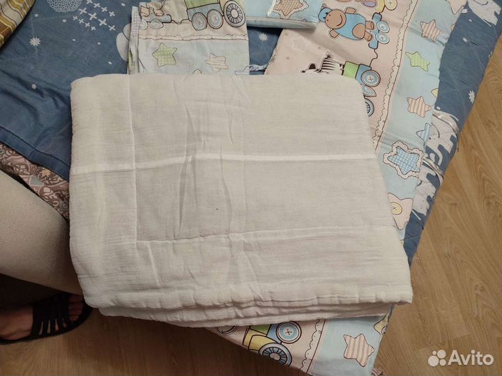 Бампер для детской кроватки с постельным бельём