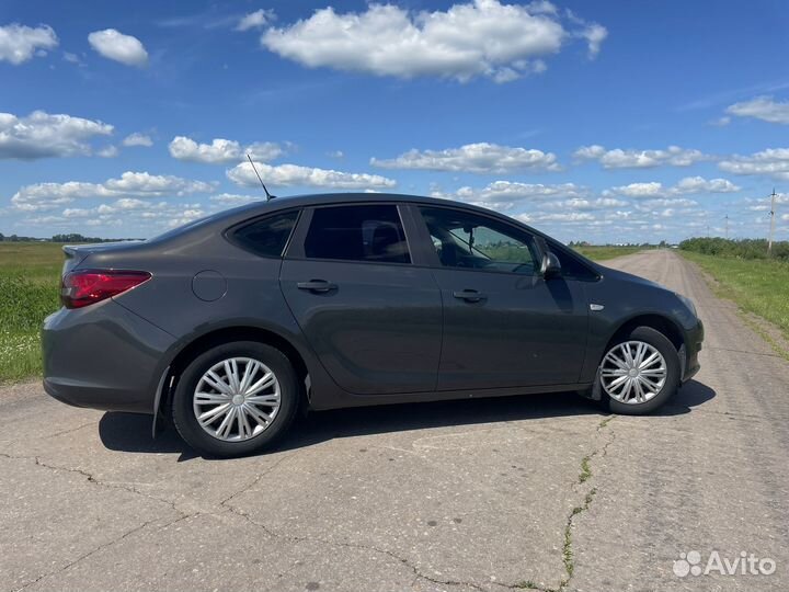 Opel Astra 1.6 МТ, 2013, 165 000 км