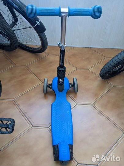 Самокат детский трехколесный с сиденьем