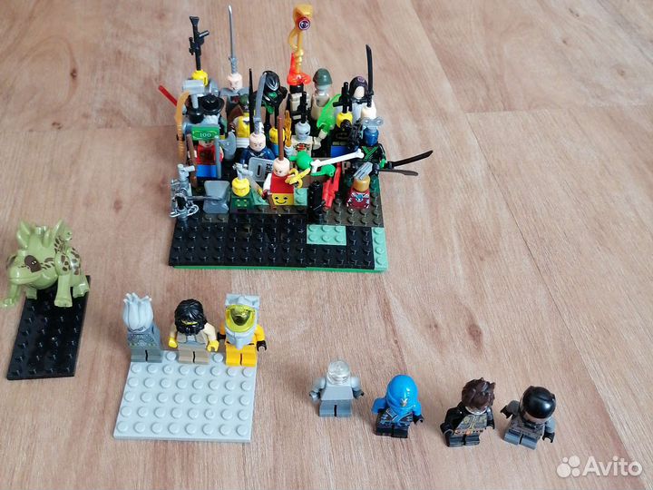 Lego человечки и аксессуары