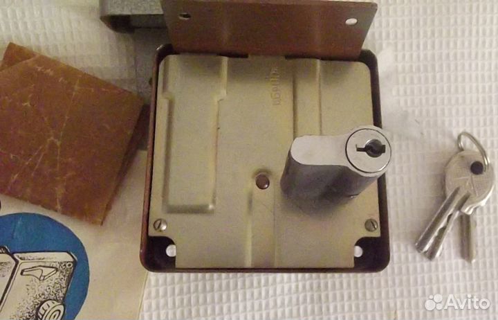 Замок дверной накладной цилиндровый новый ''знза-1