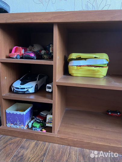 Тумбочка с полками