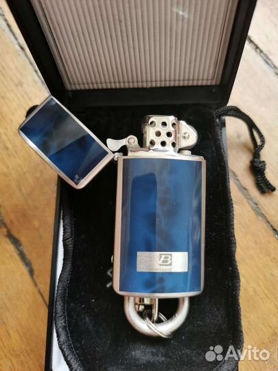 Зажигалка и брелок