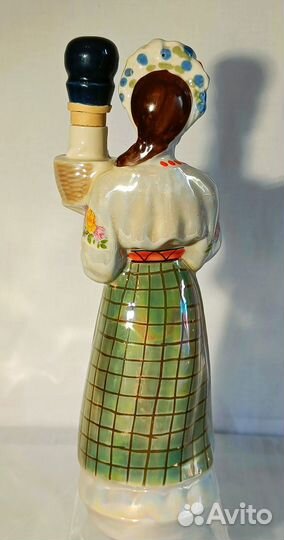 Фарфоровая статуэтка-штоф СССР «Украинка Галя» зкх