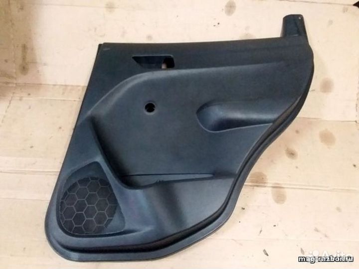 Обшивка двери задней правой Suzuki Vitara IV