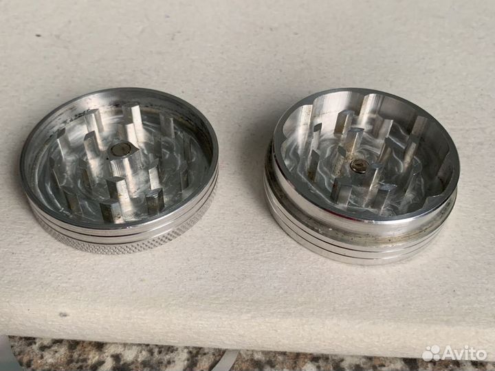 Гриндер, измельчитель специй и табака