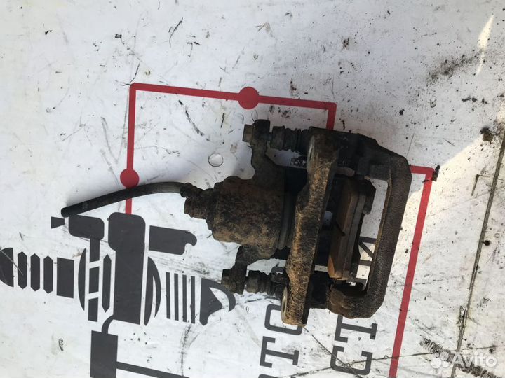 Суппорт тормозной задний правый Nissan Pathfinder