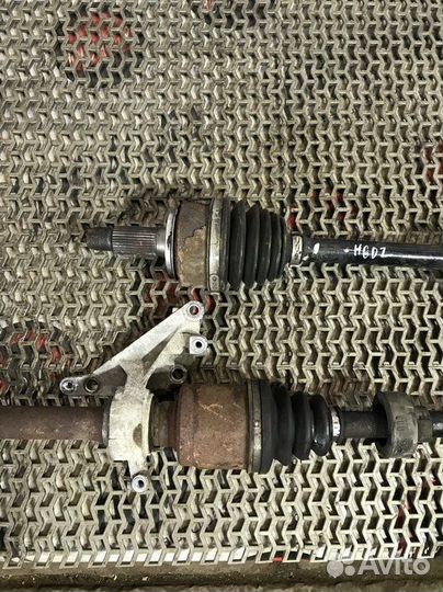 Полуось передняя левая (приводной вал, ШРУС) Honda Legend