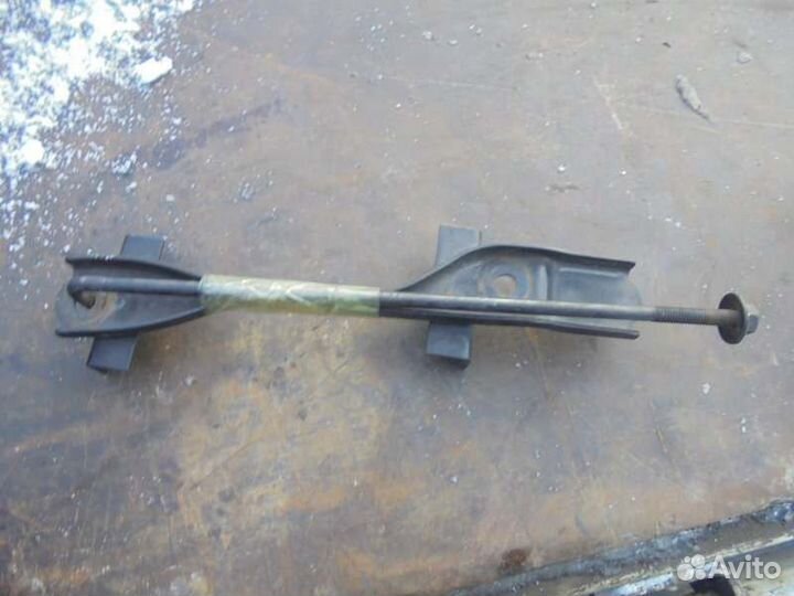 Крепление аккумулятора Toyota Celica ZZT231 2ZZ-GE