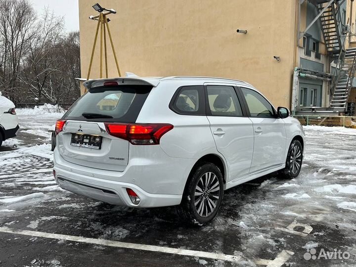 Mitsubishi Outlander 2.0 CVT, 2022, 9 км