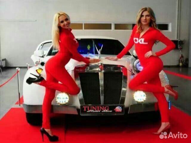 Красная ковровая дорожка И столбики VIP