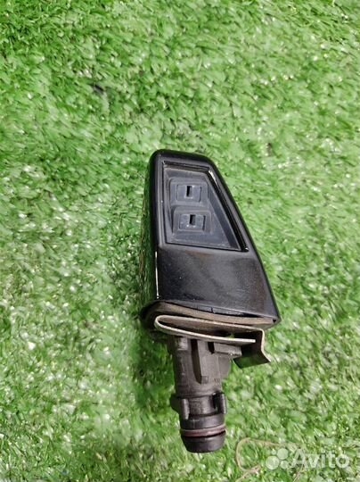 Форсунка омывателя фары правой BMW X3 (E83) 2004