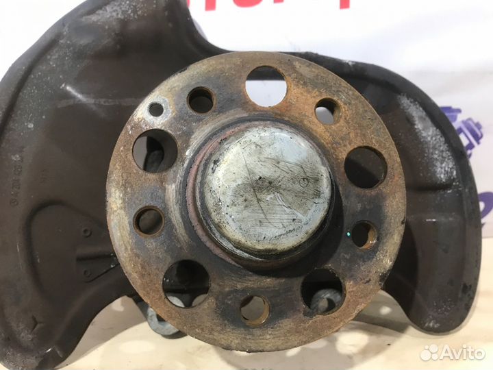 Ступица передняя левая Mercedes C180 W204 271.820