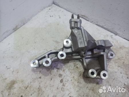 Кронштейн двигателя