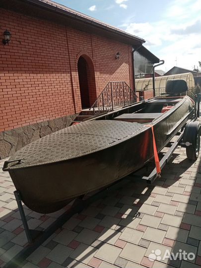 Лодка с мотором