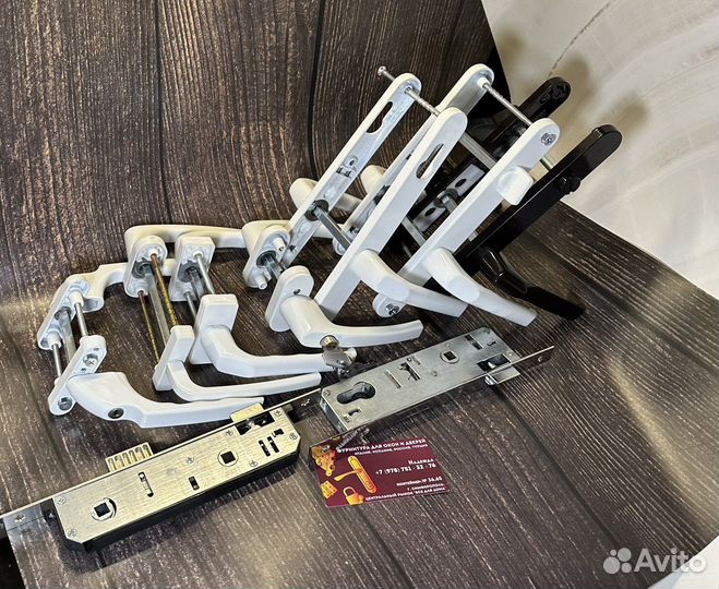 Замки и ручки на пластиковые окна и двери