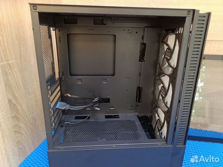 Корпус Thermaltake View 200 TG