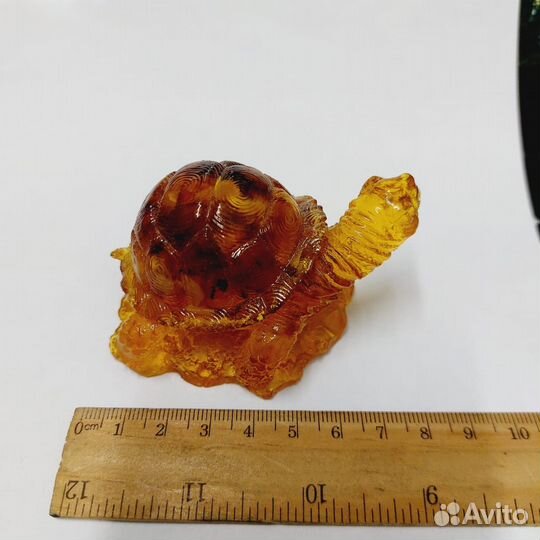 Фигурки из янтаря.заливка