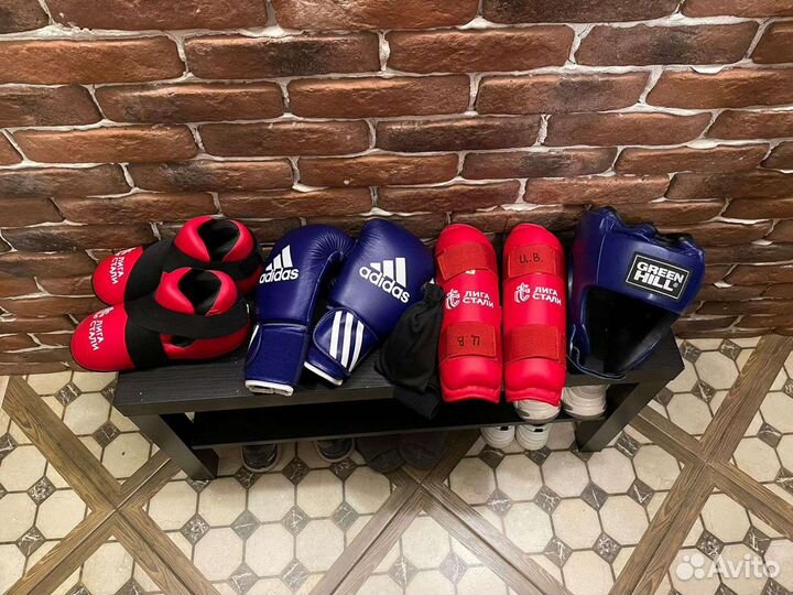 Щитки, шлем, перчатки