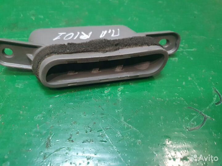 Дефлектор воздушный передний левый Kia Rio 1