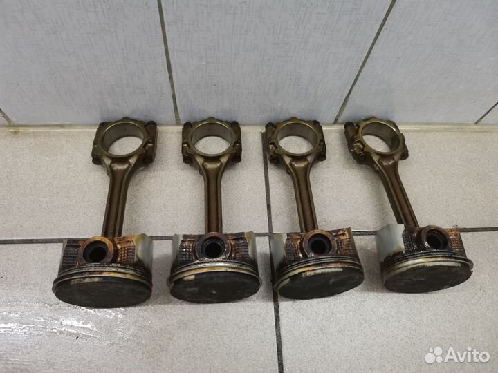 Шатун + поршень Mitsubishi 2,4 4G64