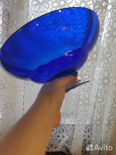 Ваза для фруктов на ножке цветное стекло