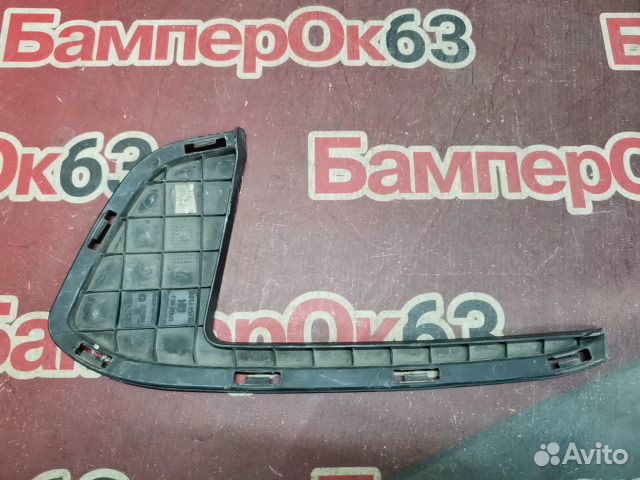 Накладка решетки радиатора передняя правая Kia Spo