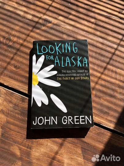 Книга на английском Looking for Alaska