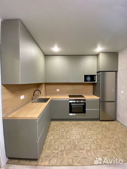 Угловая кухня на заказ. Фабрика в Челябинске