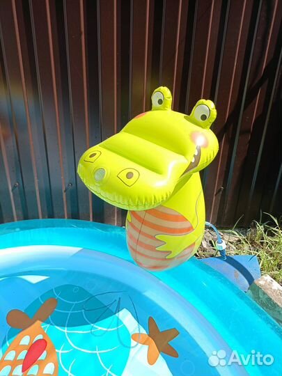 Детский бассейн с горкой