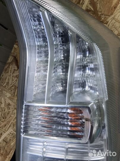 Фанарь задний правый Toyota Prius 30