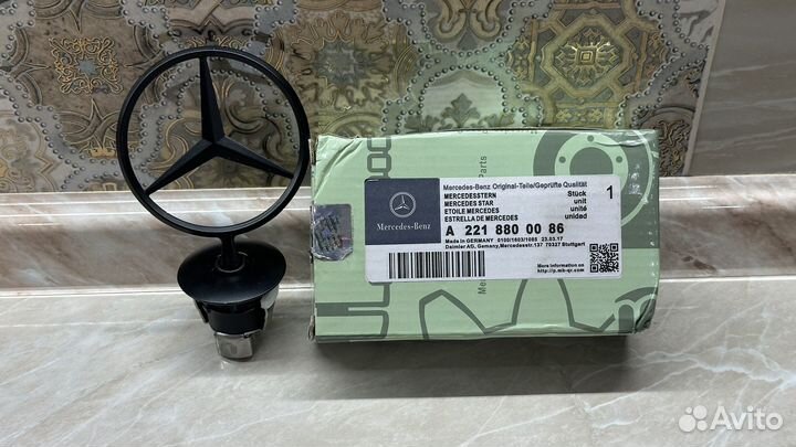 Эмблема Mercedes на капот