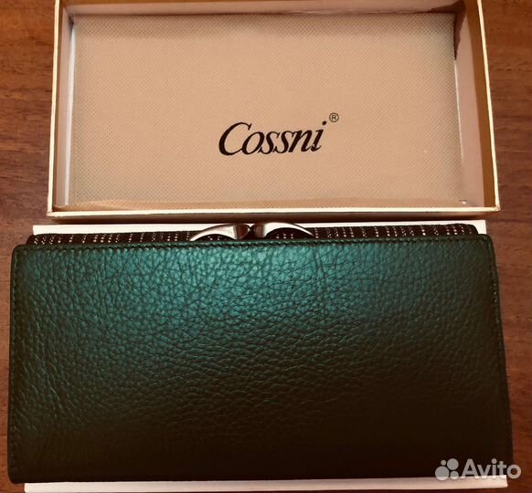 Кошелек женский. Кожаный.Новый.Cossni -зеленый